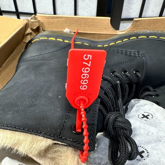 Dr. Martens Womens size 8 Leather Boots Fur Lined 1460 Serena Black WarmWair - Picture 9 of 9